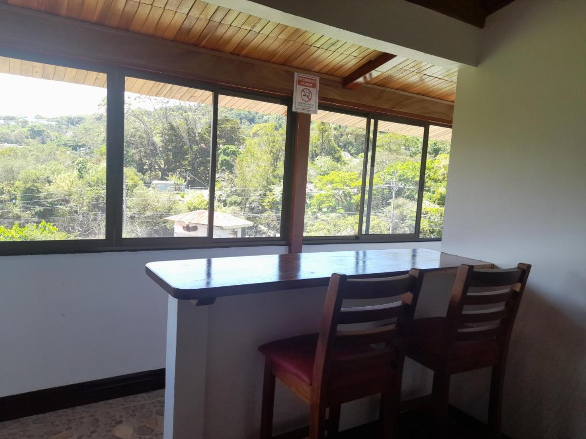 Alisson Hotel Y Restaurant Monteverde Екстериор снимка