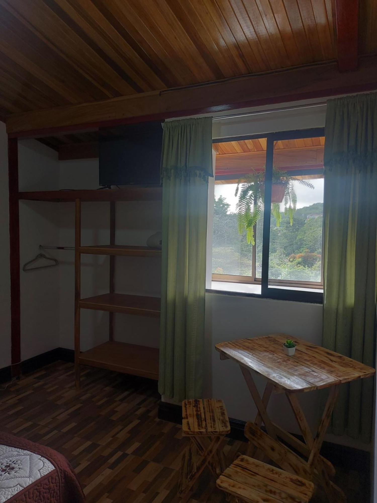 Alisson Hotel Y Restaurant Monteverde Екстериор снимка